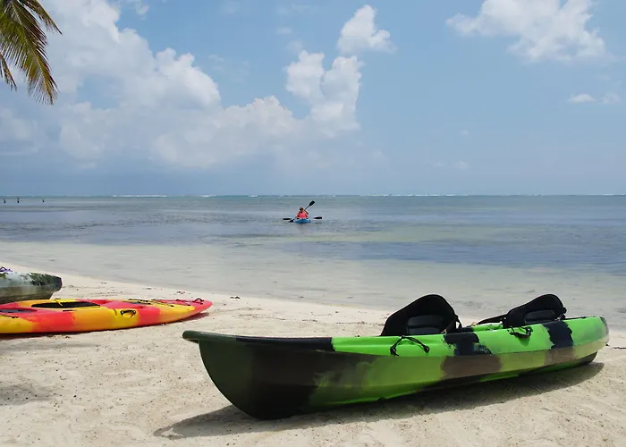 Captain Morgan's Retreat Hotel 3*