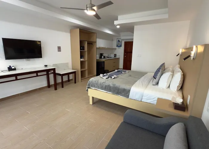 Captain Morgan's Retreat Hotel 3*